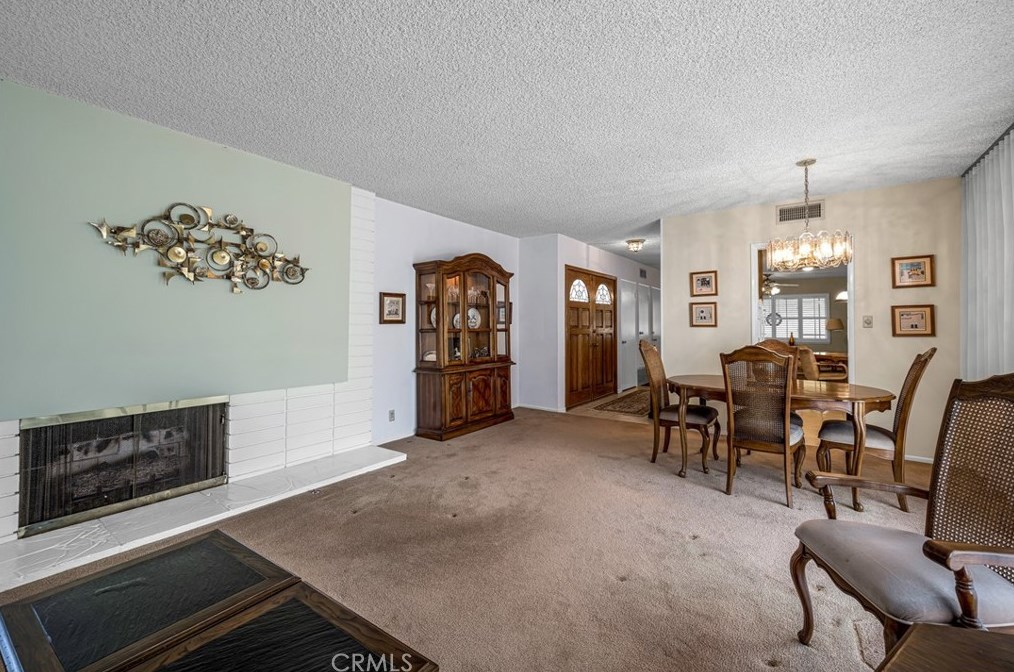 20471 Halsted St, Chatsworth, CA 91311