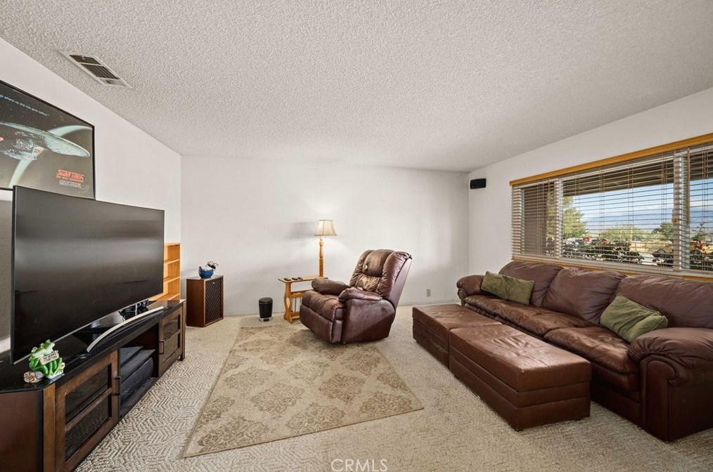 16445 Stagecoach Ave, Palmdale, CA 93591-3213