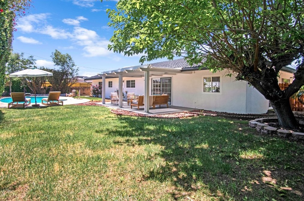 1376 Feather Ave, Thousand Oaks CA  91360-3413 exterior