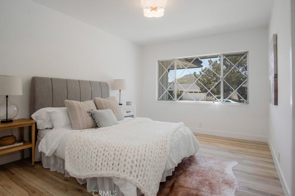 1376 Feather Ave, Thousand Oaks CA  91360-3413 exterior