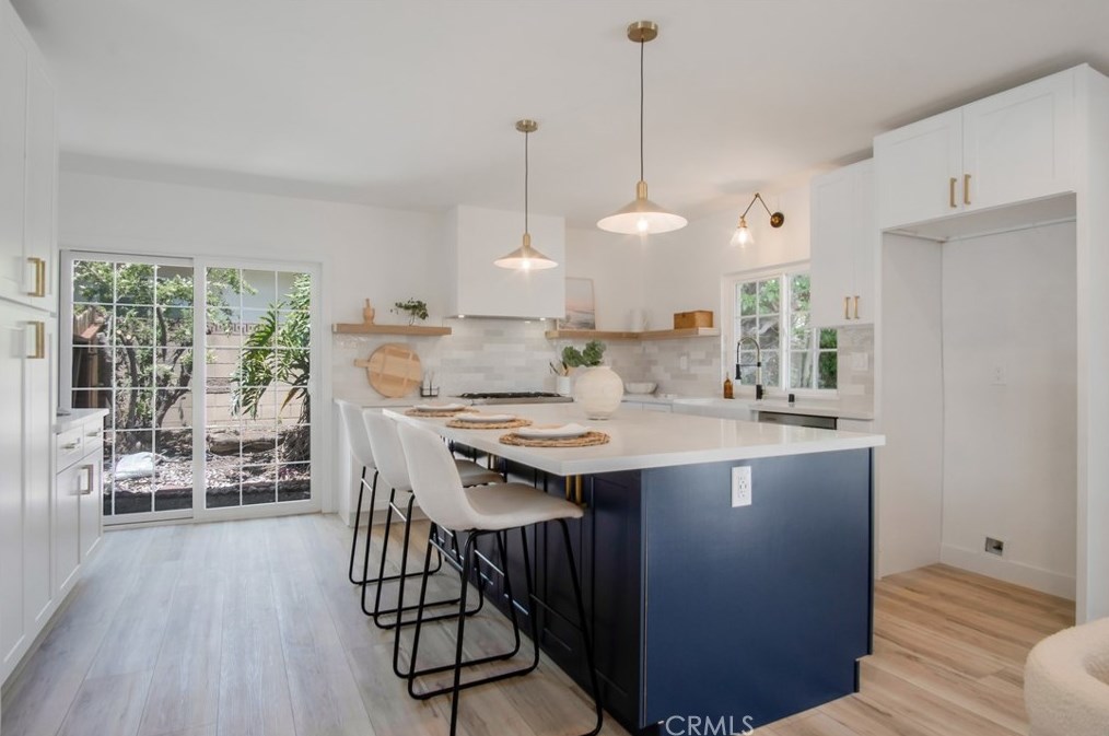 1376 Feather Ave, Thousand Oaks CA  91360-3413 exterior