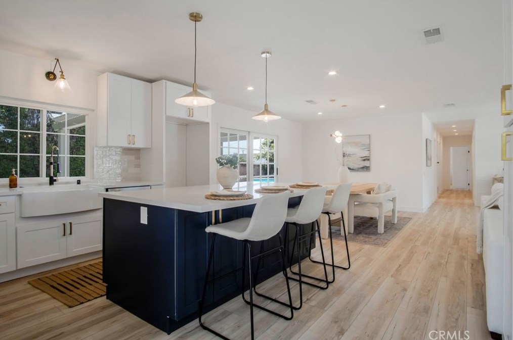 1376 Feather Ave, Thousand Oaks CA  91360-3413 exterior