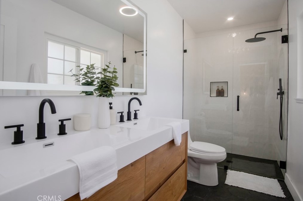 1376 Feather Ave, Thousand Oaks CA  91360-3413 exterior