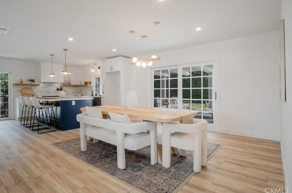 1376 Feather Ave, Thousand Oaks CA  91360-3413 exterior