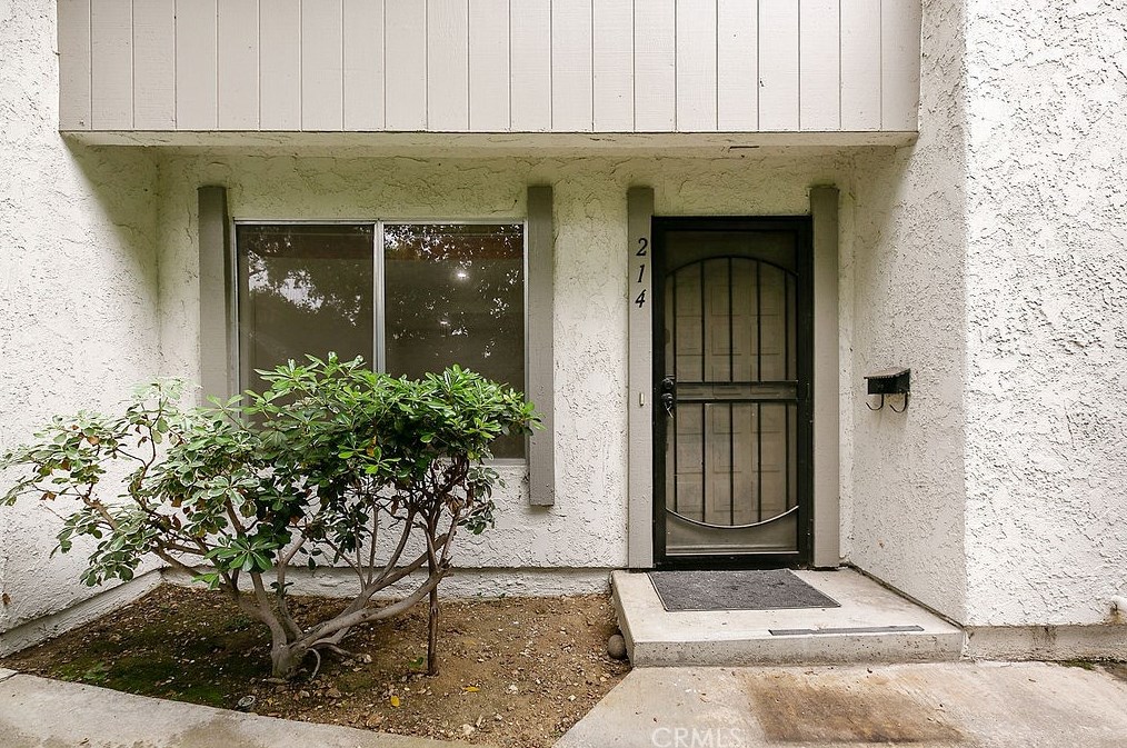 214 Green Heath Pl, Thousand Oaks, CA 91361-1105