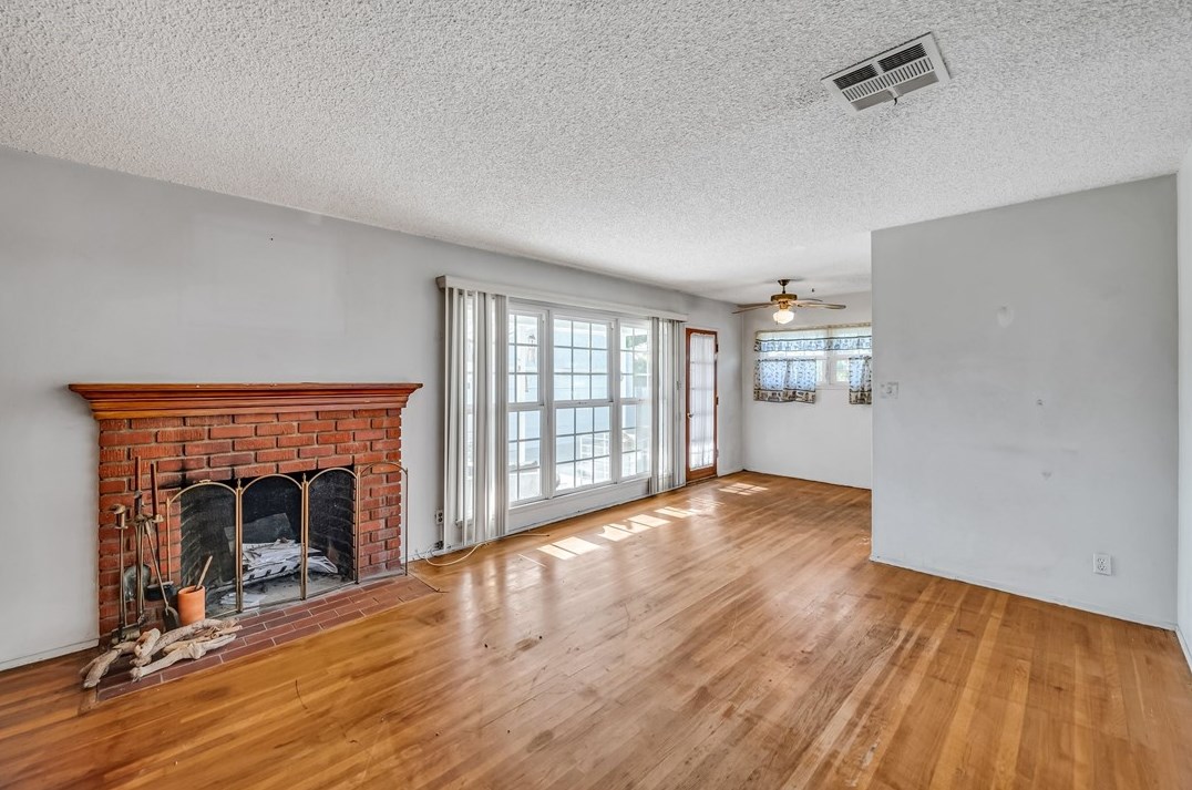 8109 Darby Pl, Los Angeles CA  91335-1317 exterior