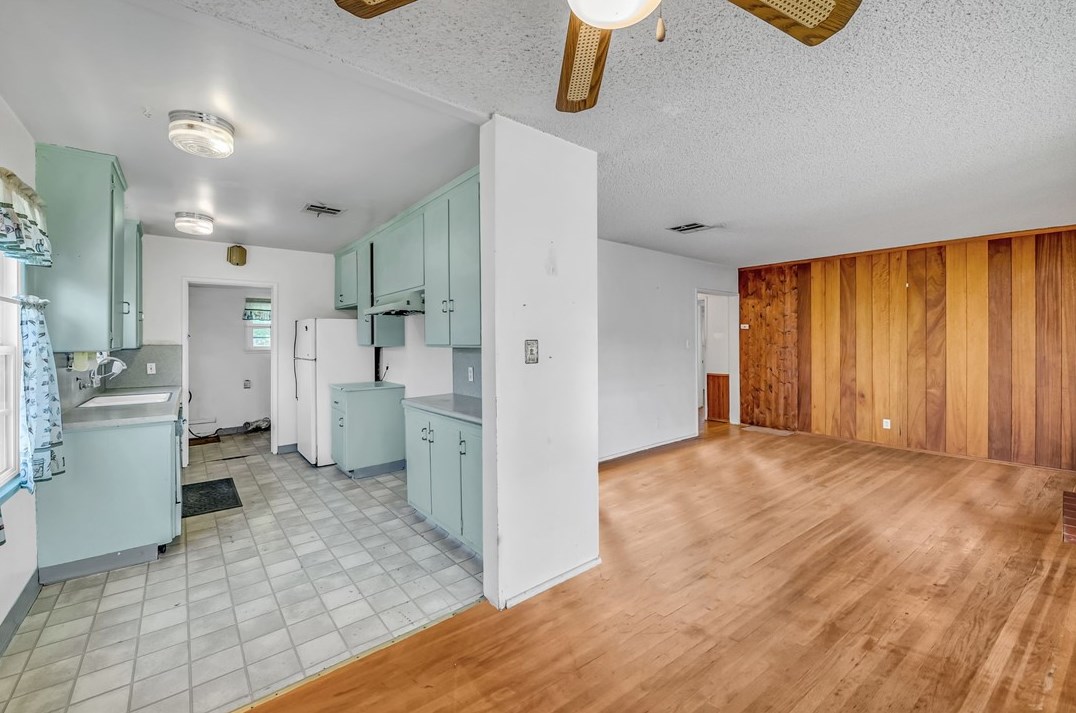 8109 Darby Pl, Los Angeles CA  91335-1317 exterior