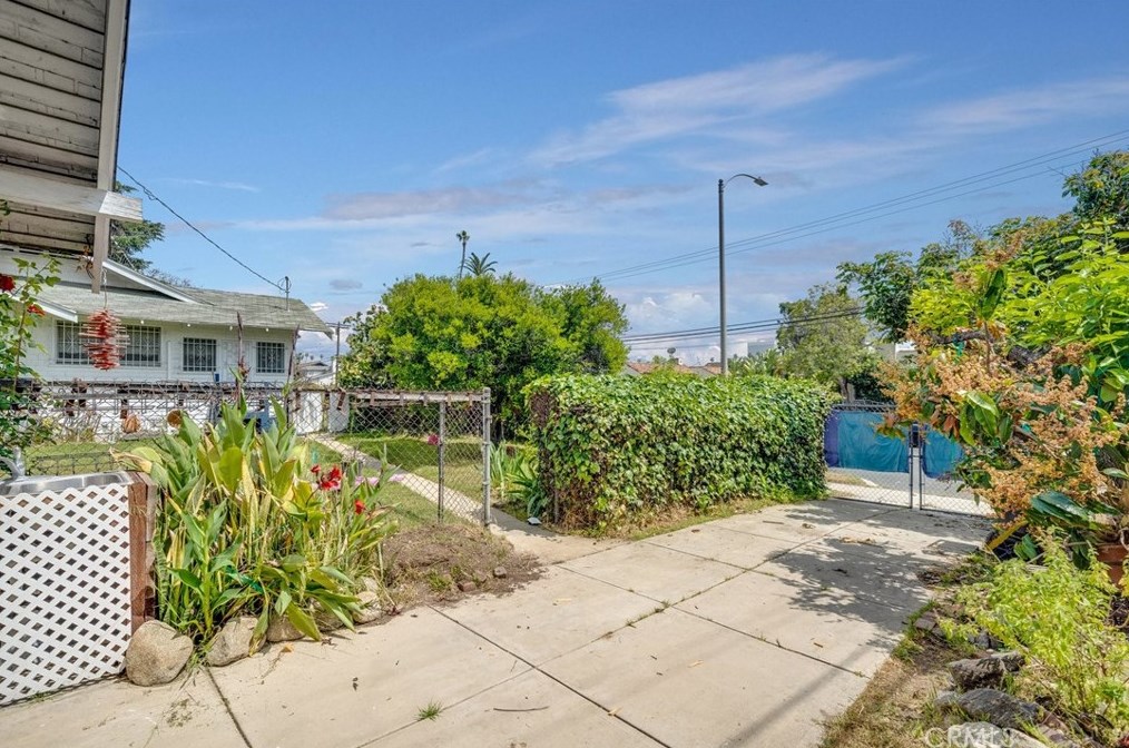 103 Harvard Blvd, Los Angeles CA  90004-4316 exterior