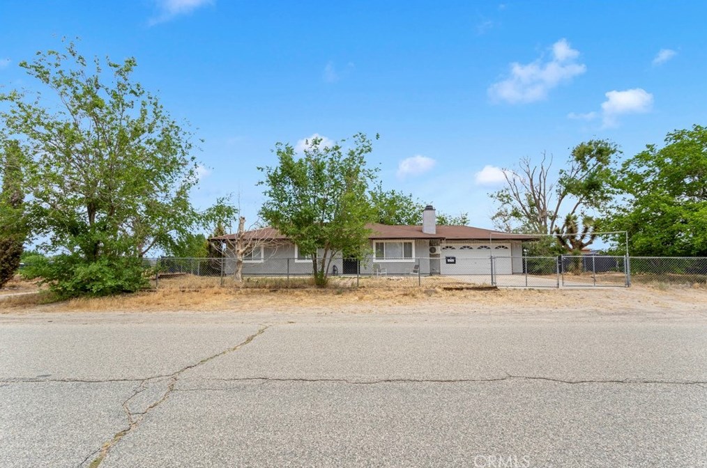 10747 E Ave R 4, Juniper Hills, CA 93543