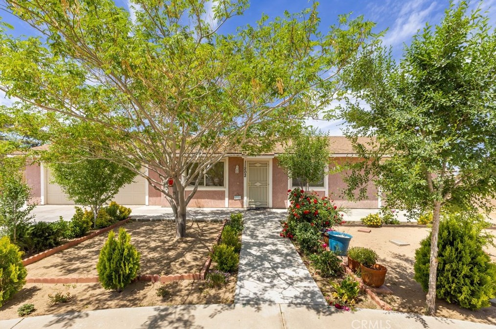 11202 Hemlock Ave, Hesperia, CA 92345