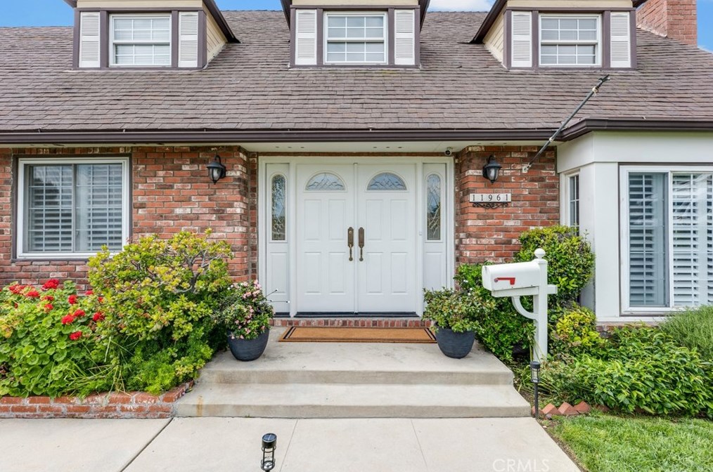 11961 Cameo Pl, San Fernando, CA 91344-2324