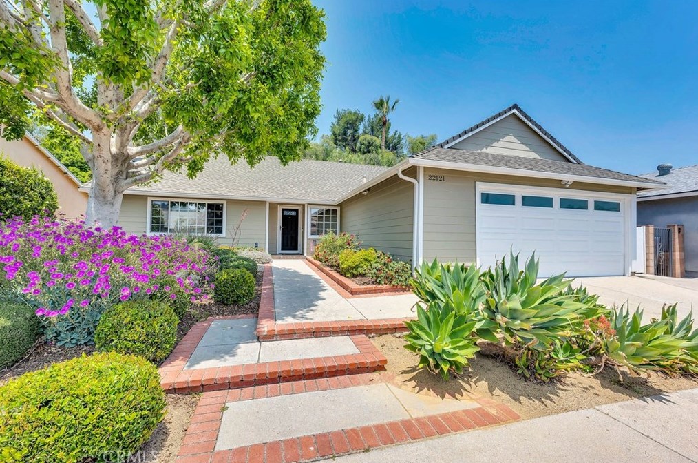 22121 Halsted St, Chatsworth, CA 91311