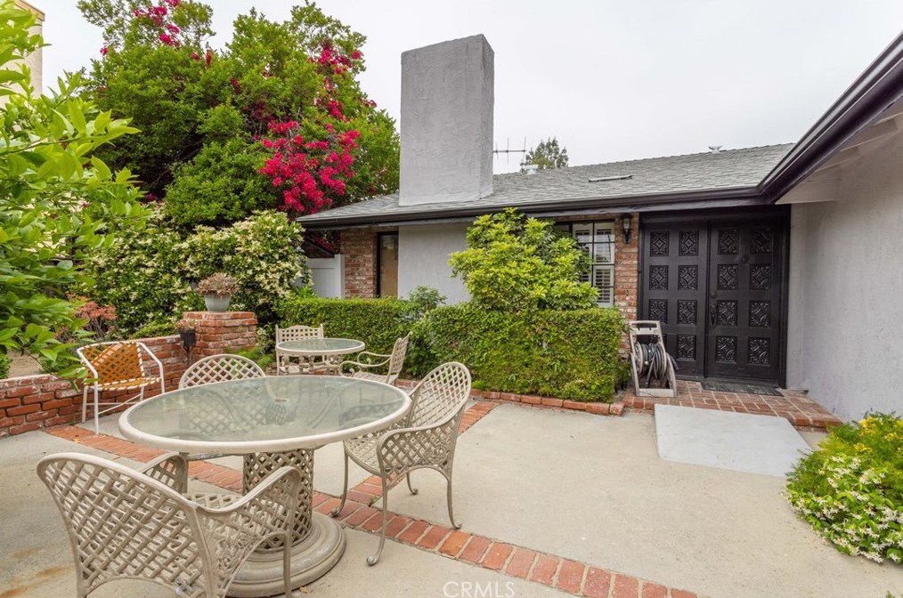 9305 Hanna Ave, Chatsworth, CA 91311