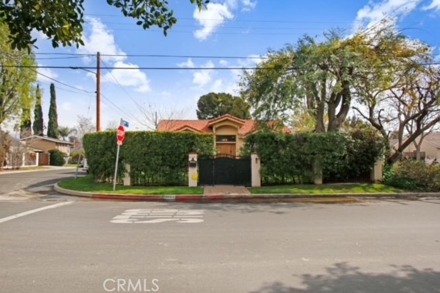 6060 Rhodes Ave, North Hollywood, CA 91606