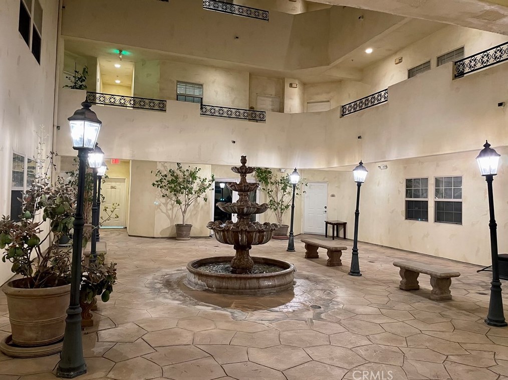 12407 Moorpark St #105, North Hollywood, CA 91604