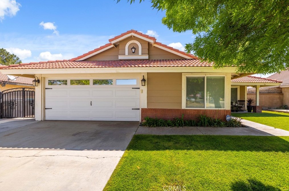 43524 Yew St, Lancaster, CA 93536