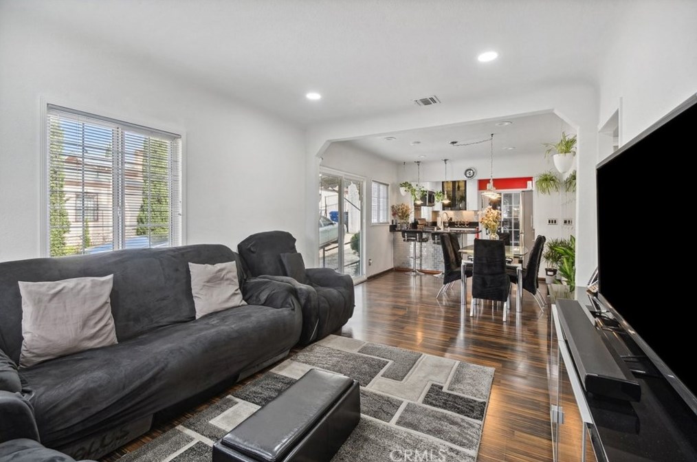3356 Isabel Dr, Los Angeles CA  90065-2609 exterior