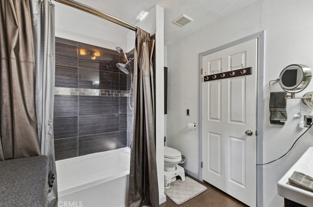 3356 Isabel Dr, Los Angeles CA  90065-2609 exterior