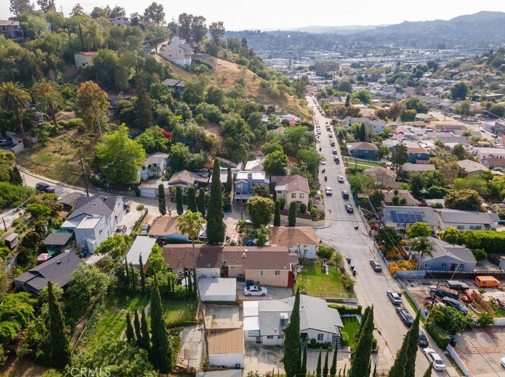 3356 Isabel Dr, Los Angeles CA  90065-2609 exterior