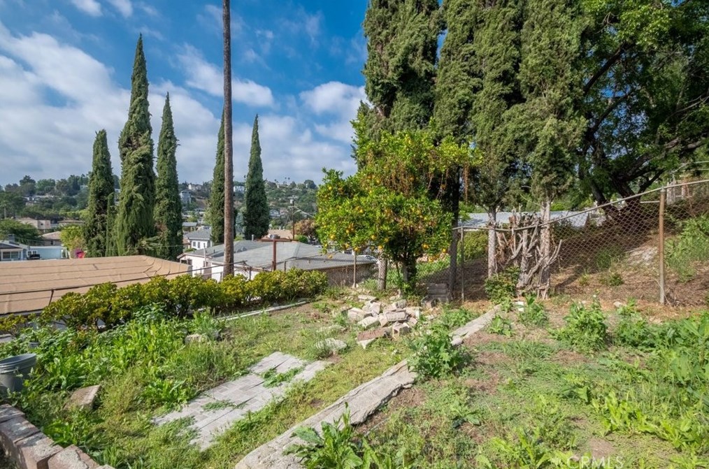 3356 Isabel Dr, Los Angeles CA  90065-2609 exterior