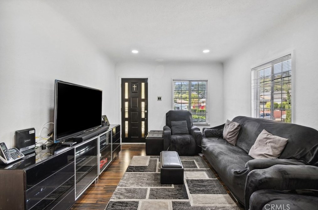 3356 Isabel Dr, Los Angeles CA  90065-2609 exterior