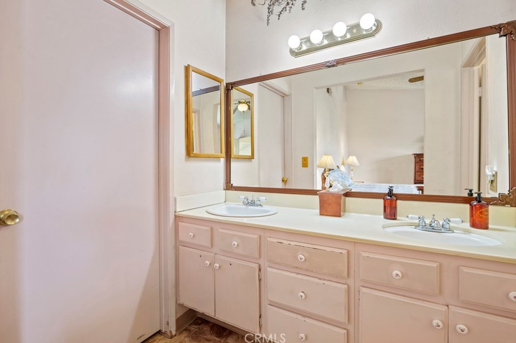 11339 Dronfield Ave, Los Angeles CA  91331-1060 exterior