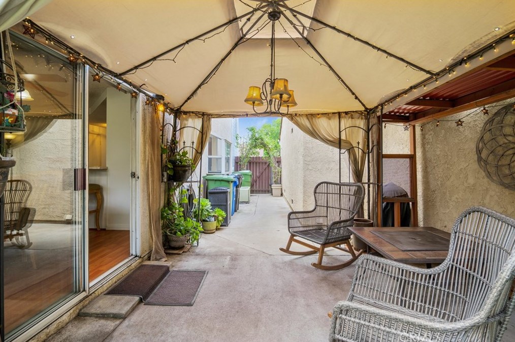 11339 Dronfield Ave, Los Angeles CA  91331-1060 exterior