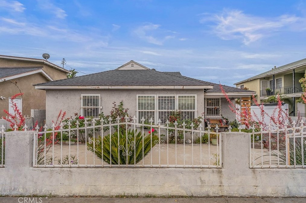 922 Glenoaks Blvd, San Fernando, CA 91340