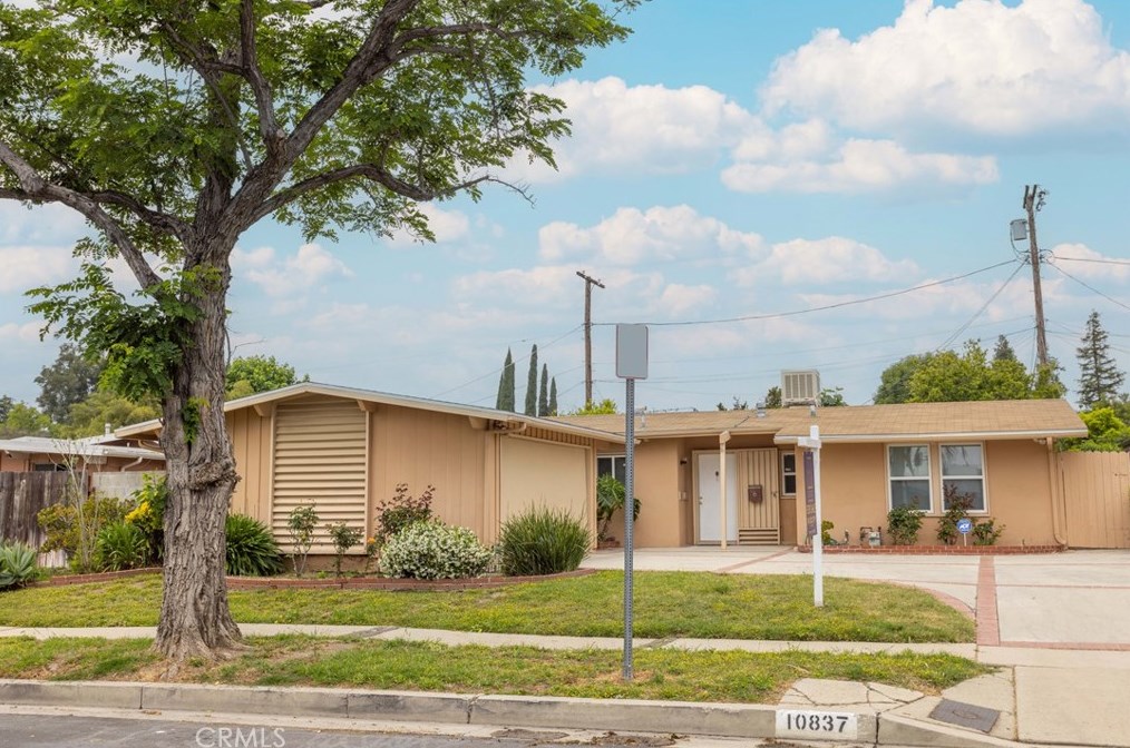 10837 Paso Robles Ave, San Fernando, CA 91344-4912