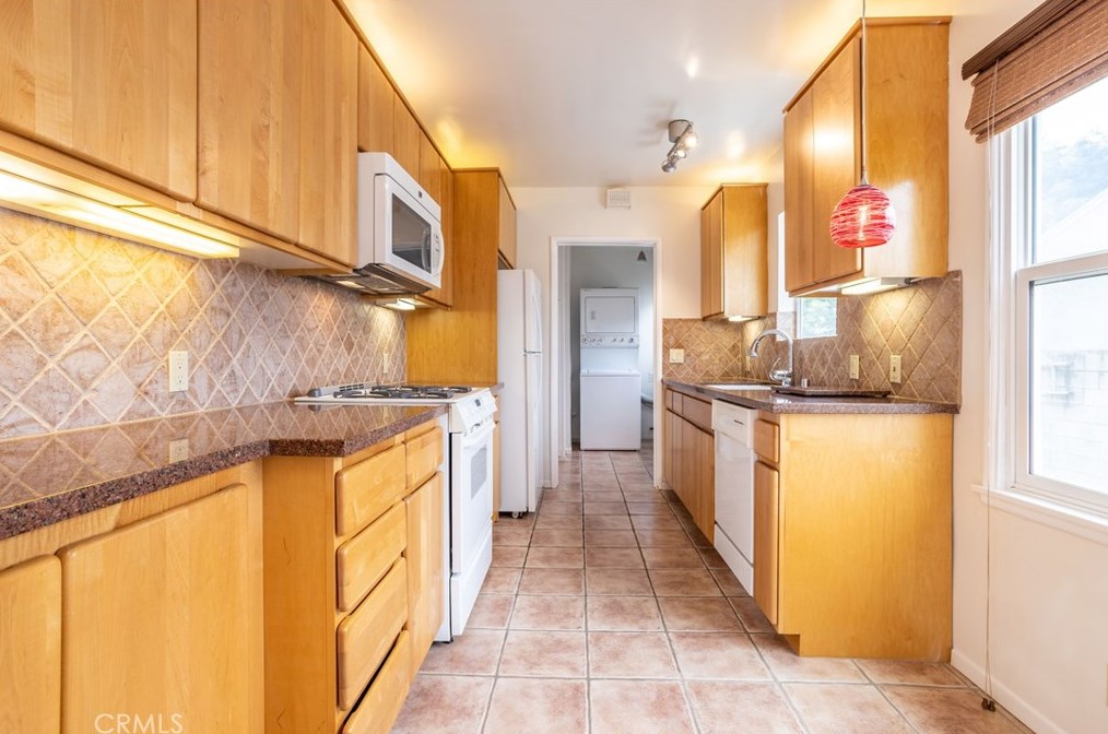 8129 Darby Pl, Los Angeles CA  91335-1317 exterior