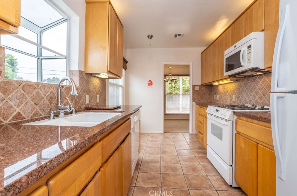 8129 Darby Pl, Los Angeles, CA 91335-1317