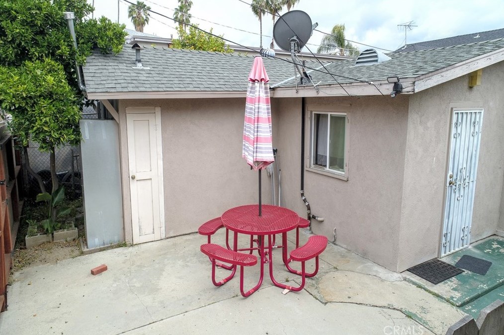 1223 37th Dr, Los Angeles CA  90018-4407 exterior