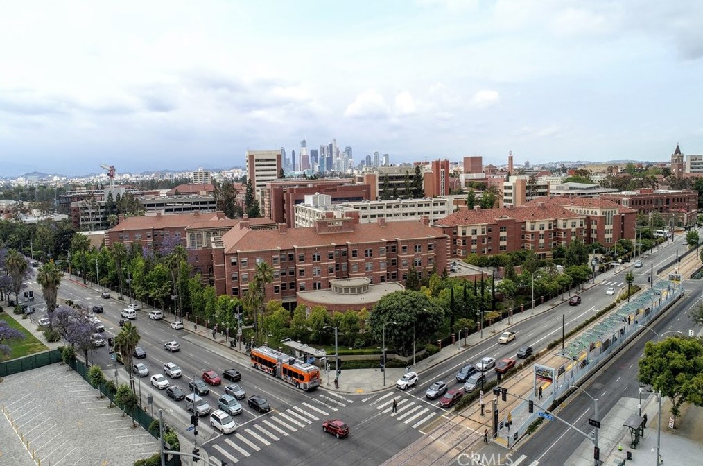 1223 37th Dr, Los Angeles CA  90018-4407 exterior