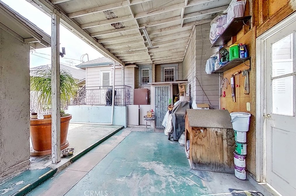 1223 37th Dr, Los Angeles CA  90018-4407 exterior