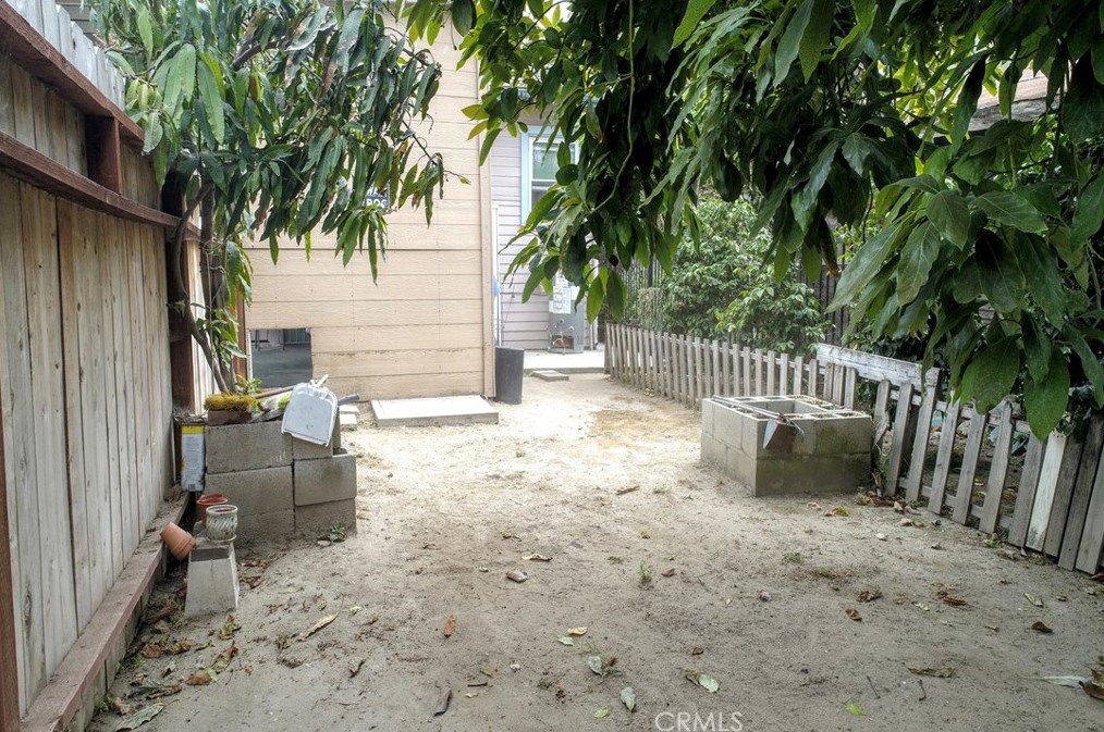 1223 37th Dr, Los Angeles CA  90018-4407 exterior