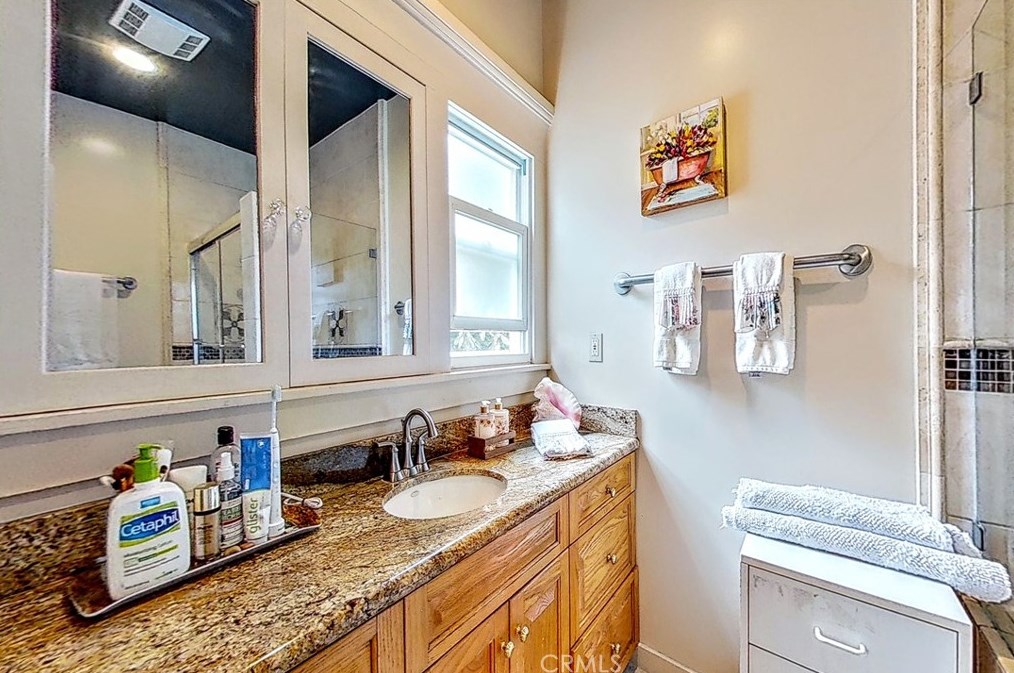 1223 37th Dr, Los Angeles CA  90018-4407 exterior