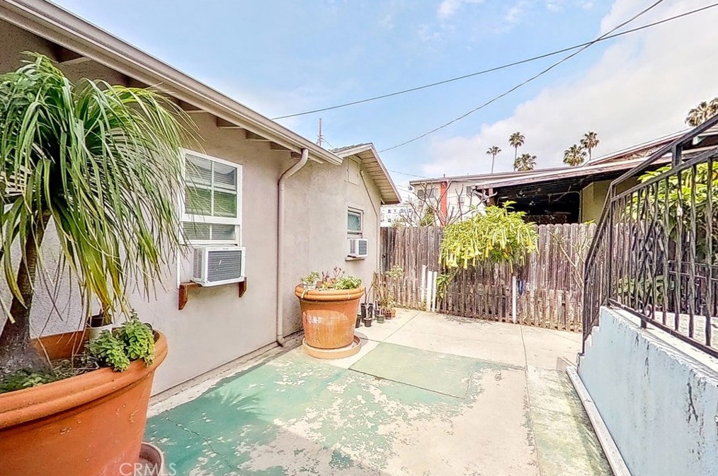 1223 37th Dr, Los Angeles CA  90018-4407 exterior