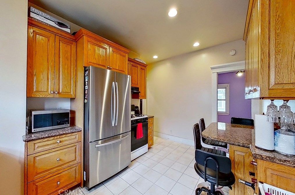 1223 37th Dr, Los Angeles CA  90018-4407 exterior