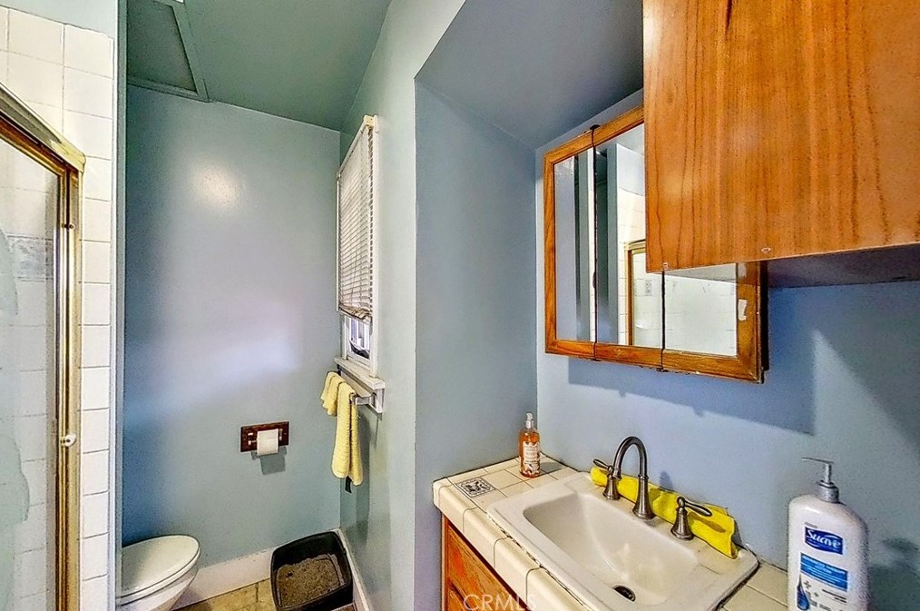 1223 37th Dr, Los Angeles CA  90018-4407 exterior