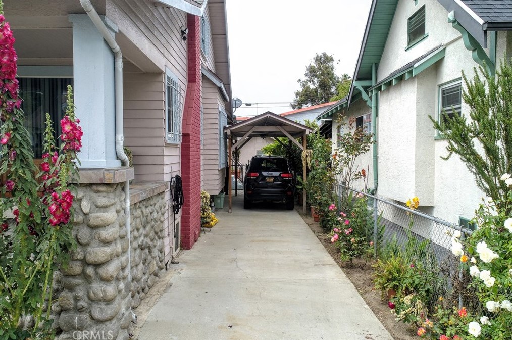 1223 37th Dr, Los Angeles CA  90018-4407 exterior