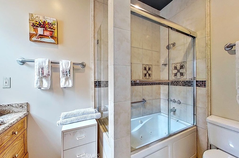 1223 37th Dr, Los Angeles CA  90018-4407 exterior