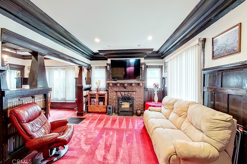 1223 37th Dr, Los Angeles CA  90018-4407 exterior