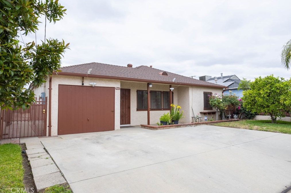 9663 Amboy Ave, Los Angeles, CA 91331-4234