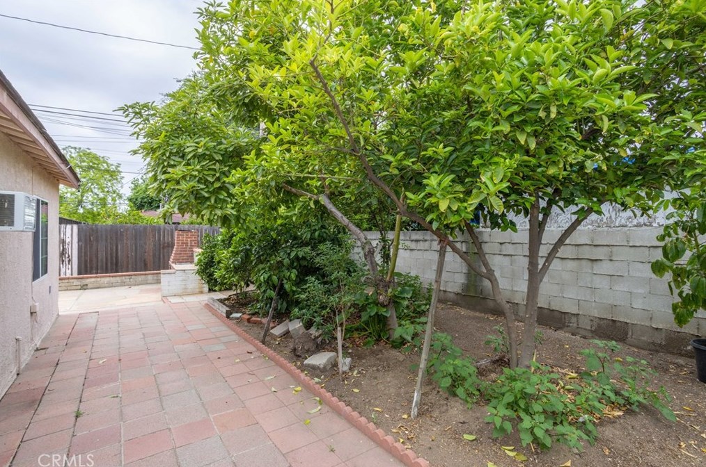 9663 Amboy Ave, Los Angeles CA  91331-3705 exterior