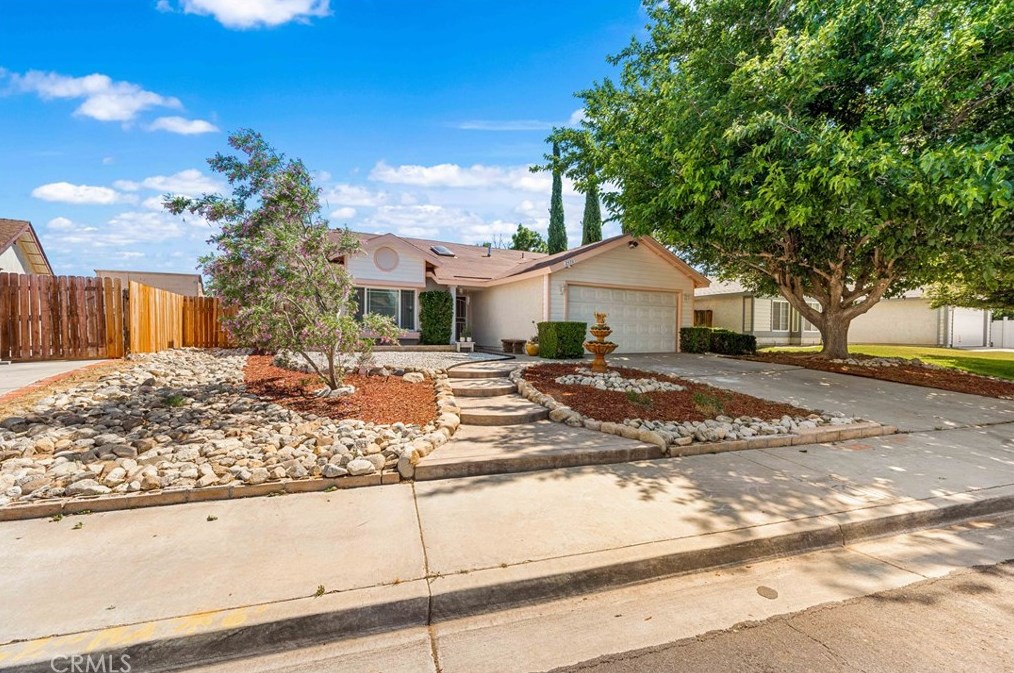 2430 Swallow Ln, Palmdale, CA 93550-6262