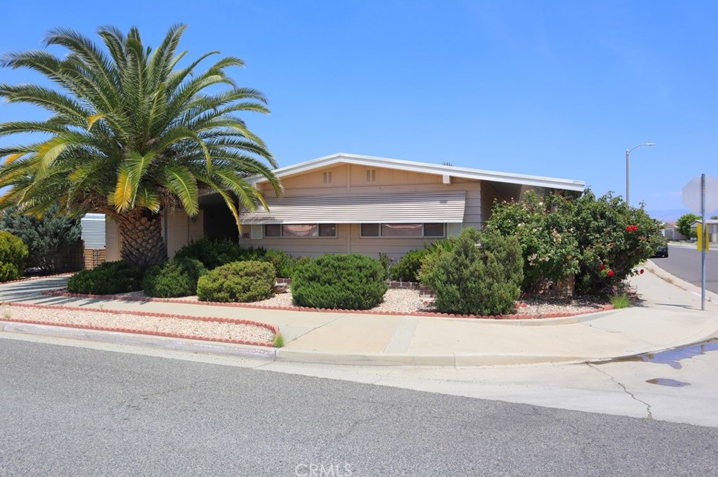 992 Elk St, Hemet, CA 92543-6907