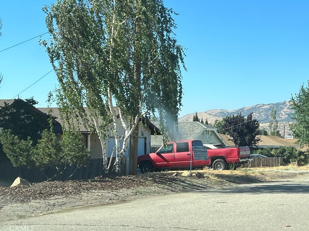 21561 San Lucas Dr, Tehachapi, CA 93561-8912