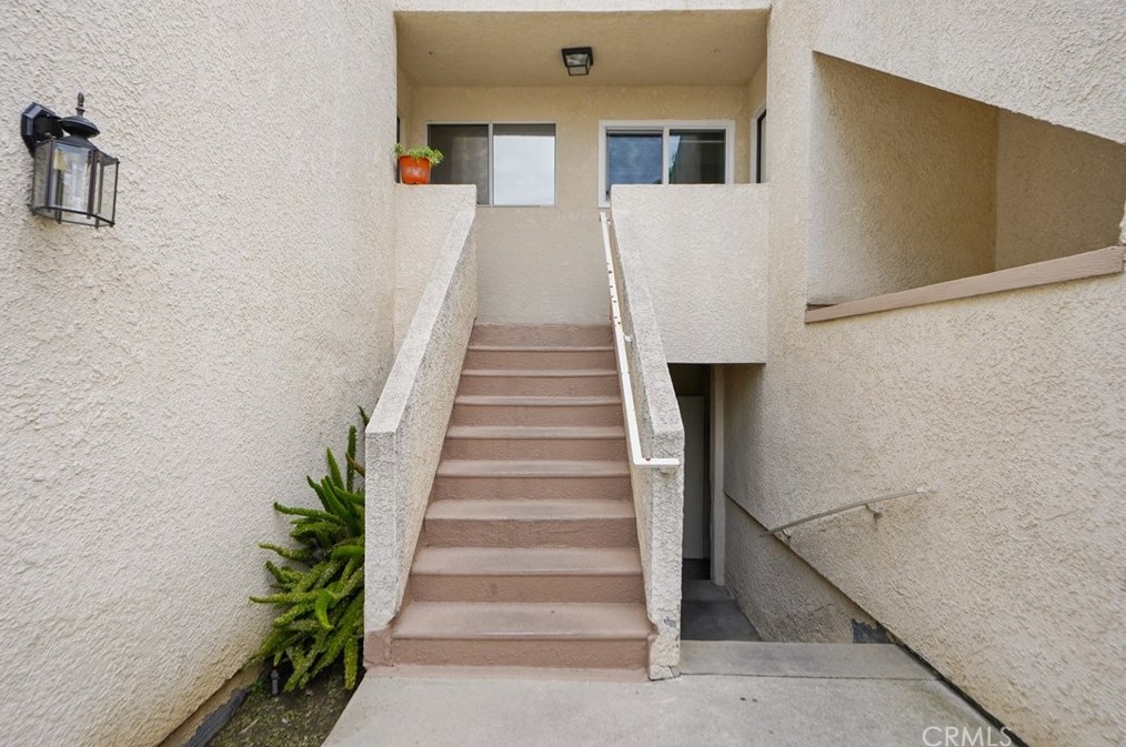 19400 Wyandotte St, Los Angeles, CA 91335-3553