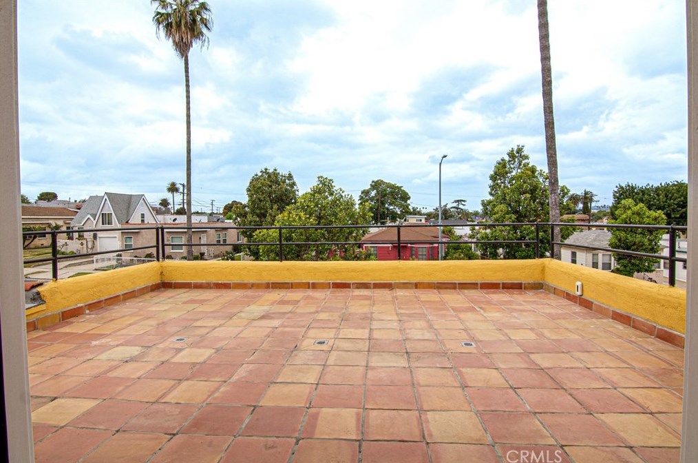 6806 Van Ness Ave, Los Angeles CA  90047-1654 exterior