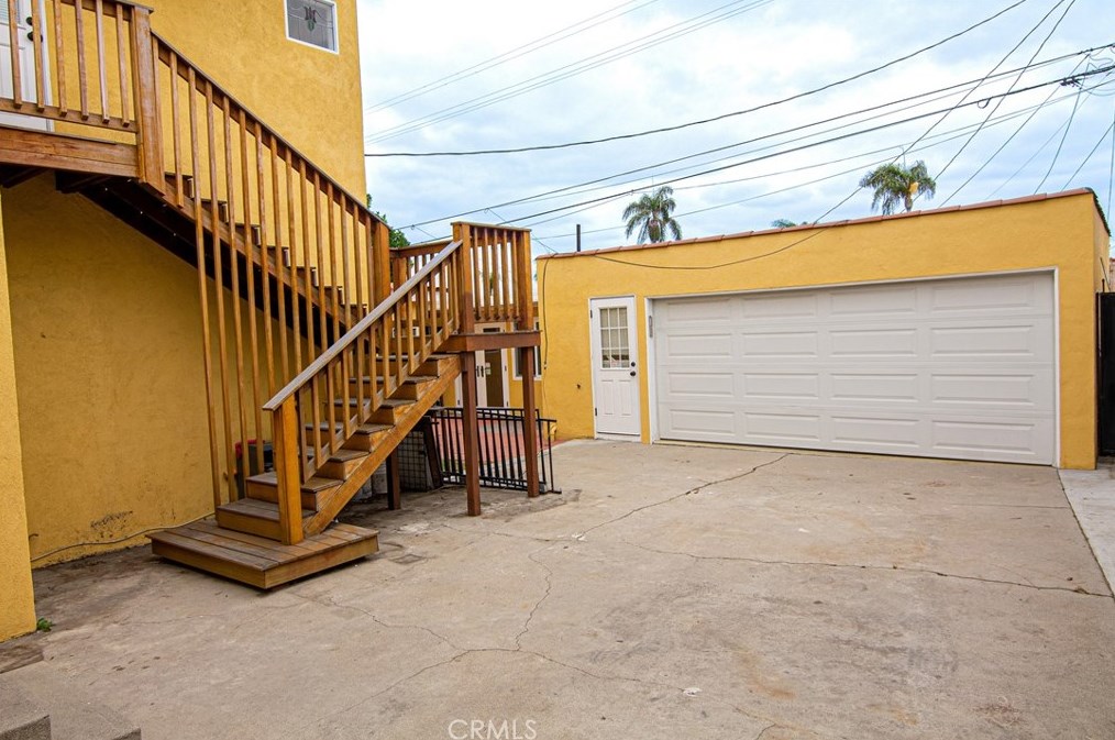 6806 Van Ness Ave, Los Angeles CA  90047-1654 exterior